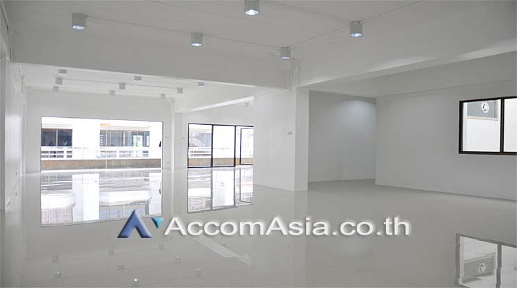  2  Office Space For Rent in Sukhumvit ,Bangkok BTS Phra khanong at Park Avenue AA14001